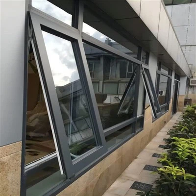 Κρεμασμένο παράθυρο τέντας στο κάτω μέρος